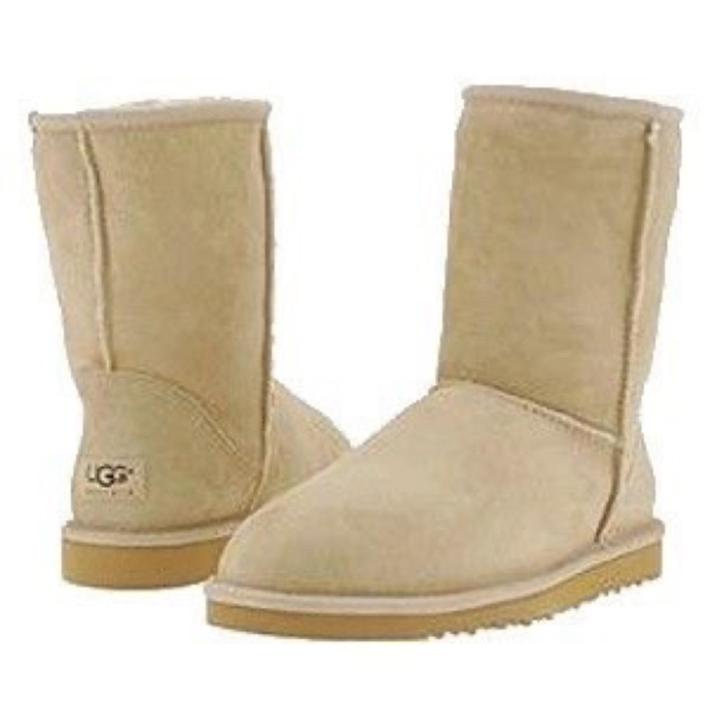 CLASSIC SHORT II UGG BOOTS SZ 8.5